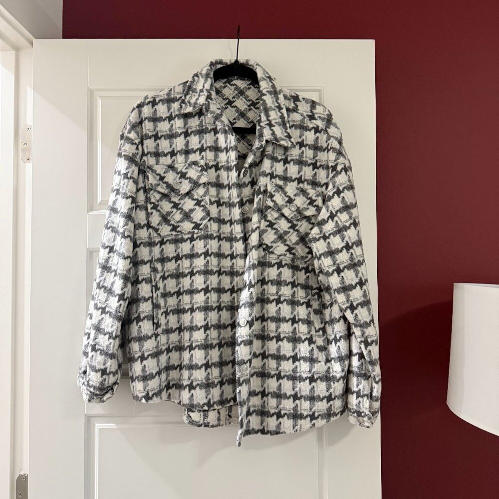 70F/21C Shacket in Excellent Condition